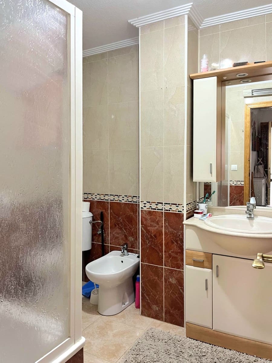 1 sovrum Lägenhet till salu i Torrevieja med pool garage - 122 900 € (Ref: 10005042)
