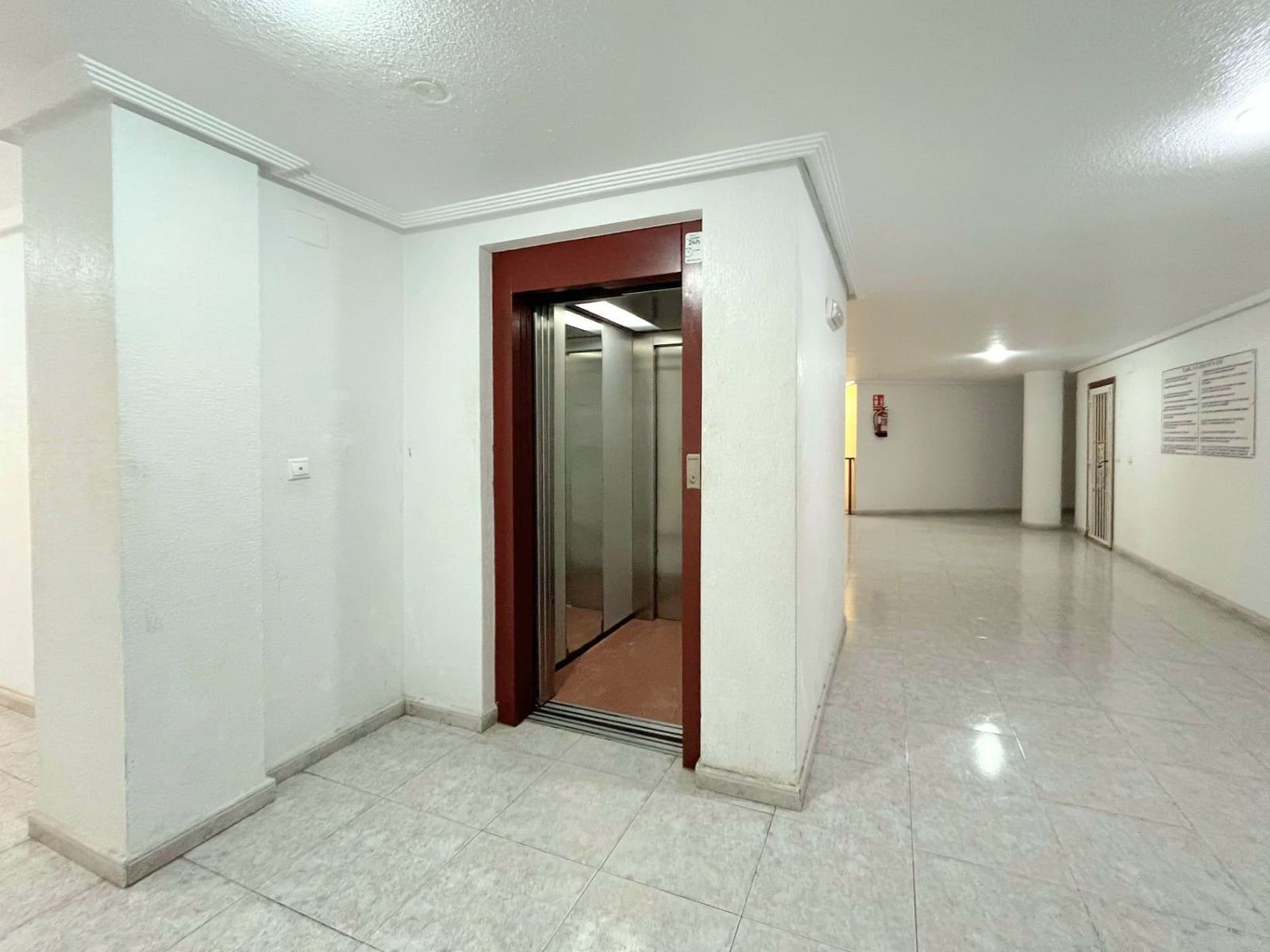 1 sovrum Lägenhet till salu i Torrevieja med pool garage - 122 900 € (Ref: 10005042)