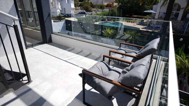 Chalet de 3 habitaciones en La Nucia en venta con piscina garaje - 530.000 € (Ref: 10005045)