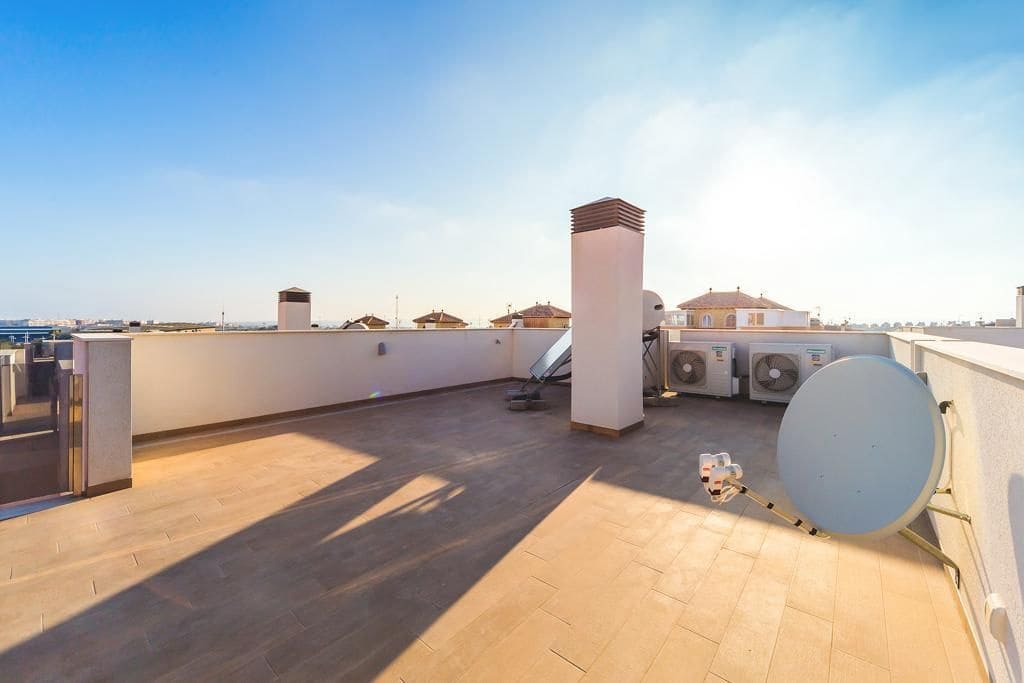 5 slaapkamer Villa te koop in Torrevieja met zwembad garage - € 558.900 (Ref: 10005052)