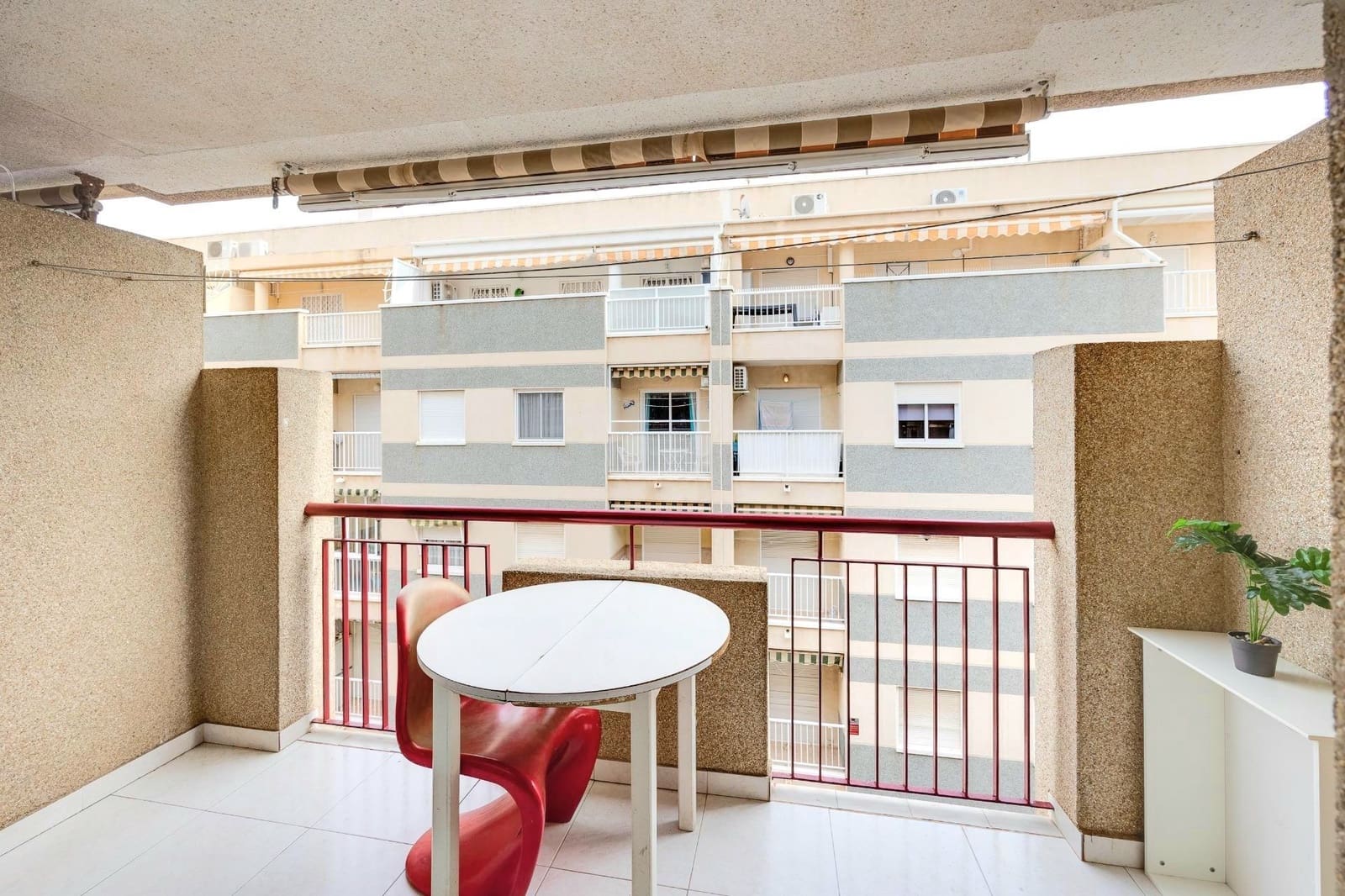 Studio till salu i Torrevieja - 93 900 € (Ref: 10005053)