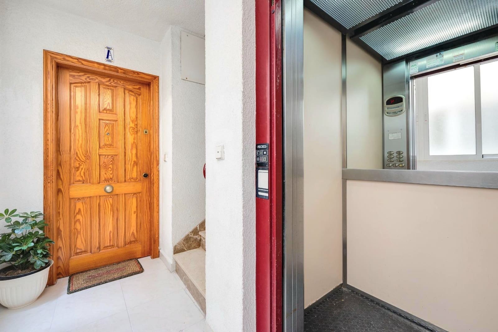 Studio till salu i Torrevieja - 93 900 € (Ref: 10005053)