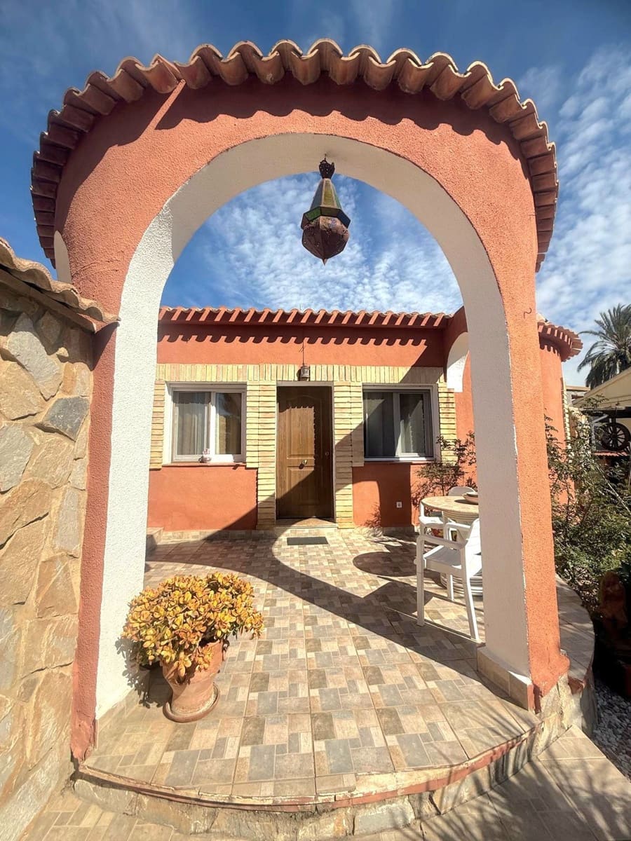 3 soveværelse Villa til salg i Torrevieja med swimmingpool garage - € 320.000 (Ref: 10005054)