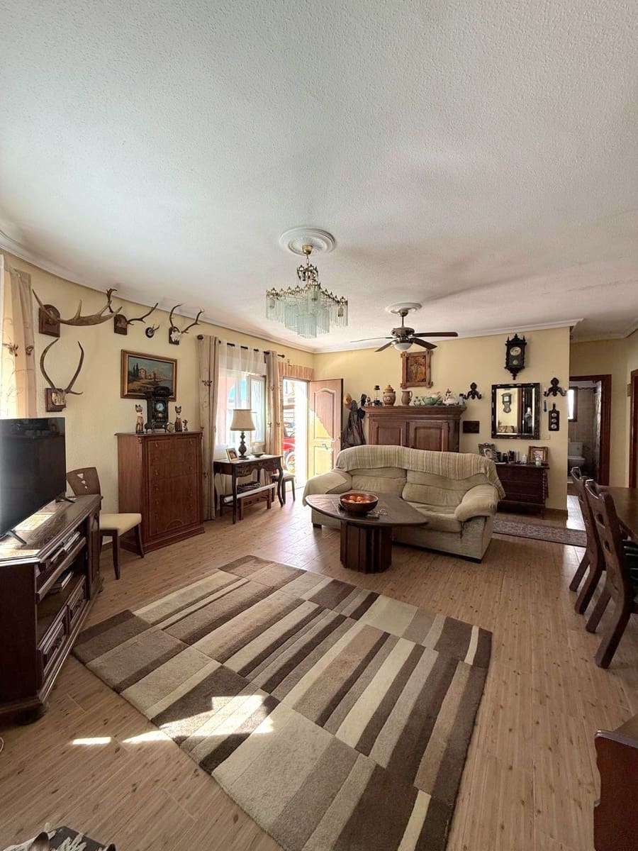 3 soveværelse Villa til salg i Torrevieja med swimmingpool garage - € 320.000 (Ref: 10005054)