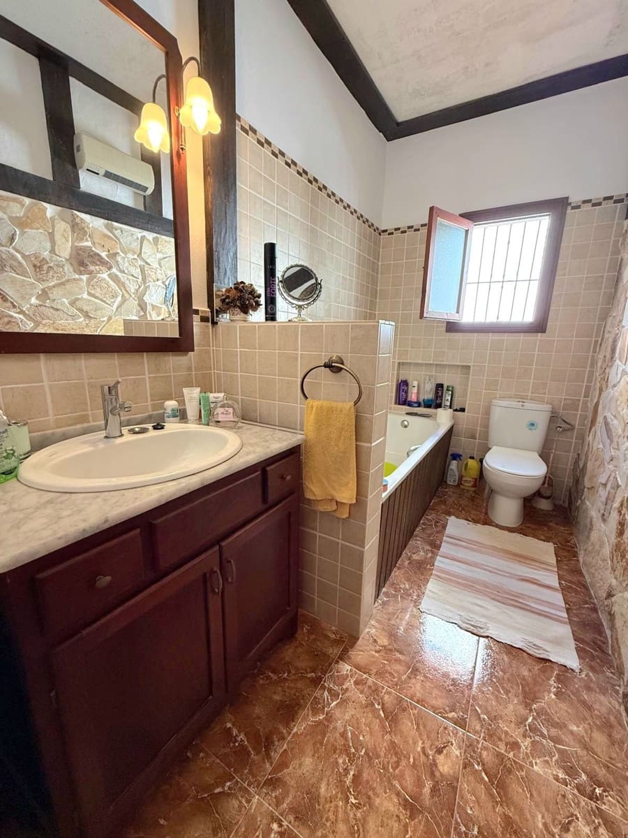 3 soveværelse Villa til salg i Torrevieja med swimmingpool garage - € 320.000 (Ref: 10005054)