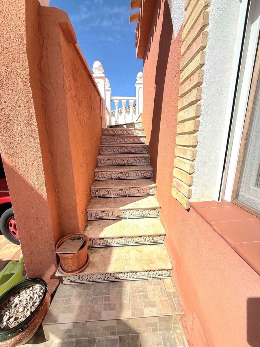 3 soveværelse Villa til salg i Torrevieja med swimmingpool garage - € 320.000 (Ref: 10005054)