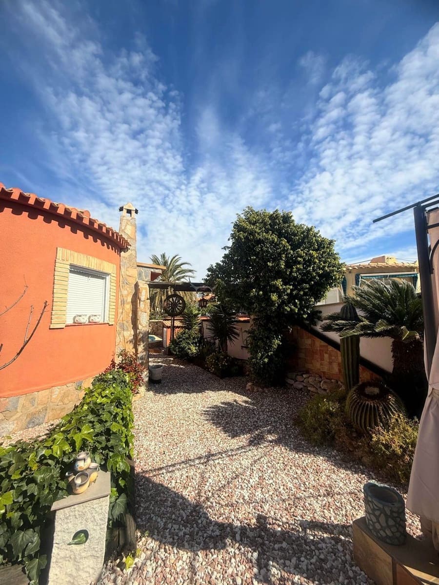 3 soveværelse Villa til salg i Torrevieja med swimmingpool garage - € 320.000 (Ref: 10005054)