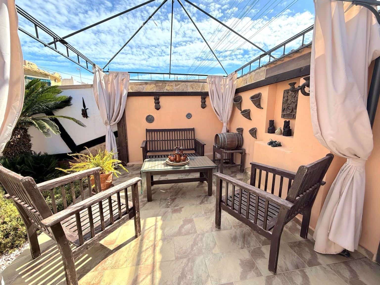 3 soveværelse Villa til salg i Torrevieja med swimmingpool garage - € 320.000 (Ref: 10005054)