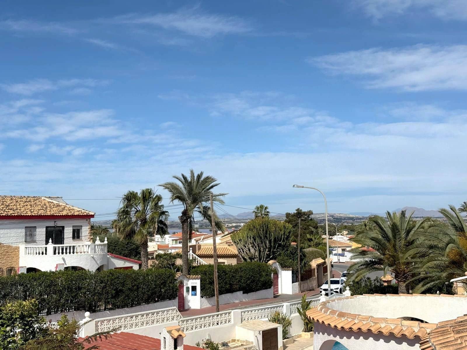 3 soveværelse Villa til salg i Torrevieja med swimmingpool garage - € 320.000 (Ref: 10005054)