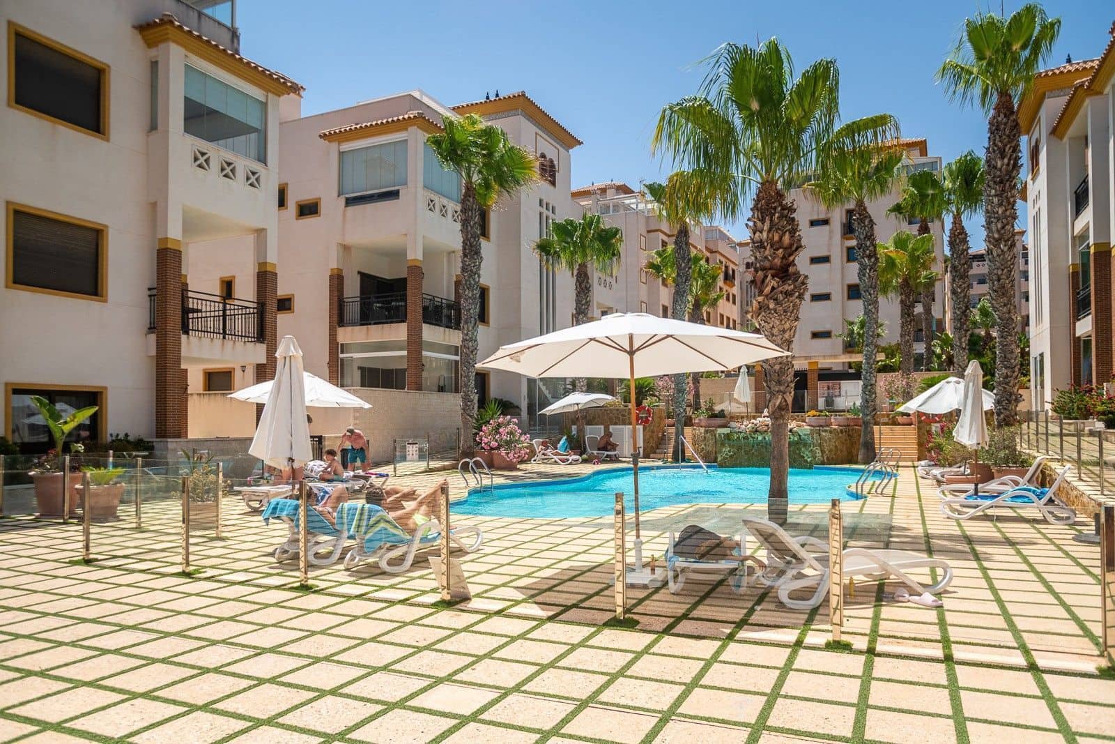 2 soveværelse Lejlighed til salg i Guardamar del Segura med swimmingpool garage - € 299.000 (Ref: 10005055)