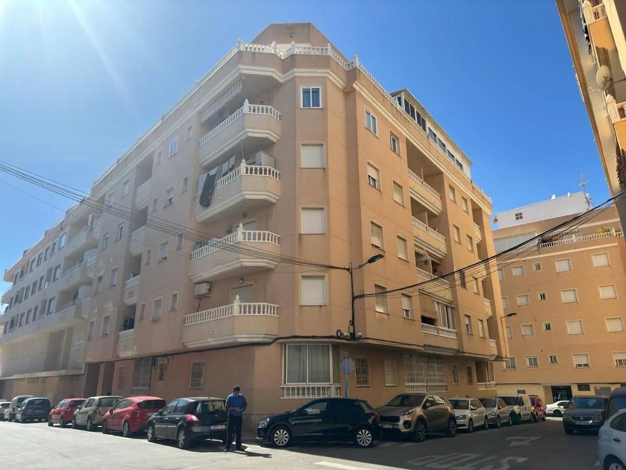 Apartamento de 2 habitaciones en Torrevieja en venta con piscina - 126.000 € (Ref: 10005056)