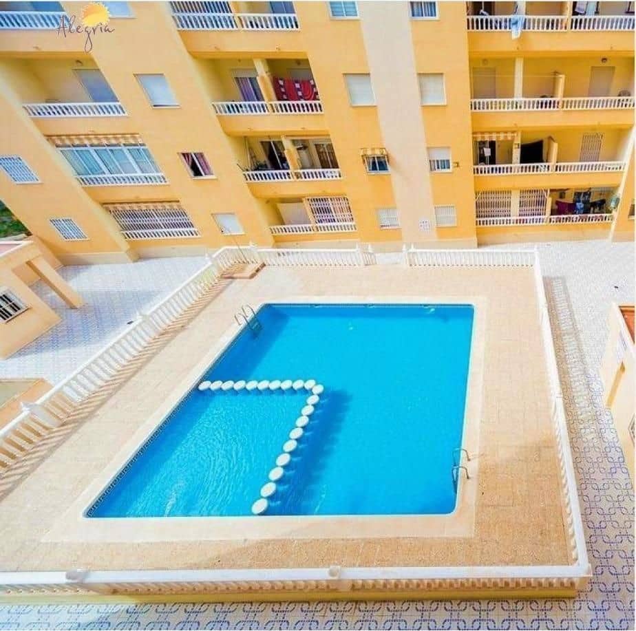 Apartamento de 2 habitaciones en Torrevieja en venta con piscina - 126.000 € (Ref: 10005056)