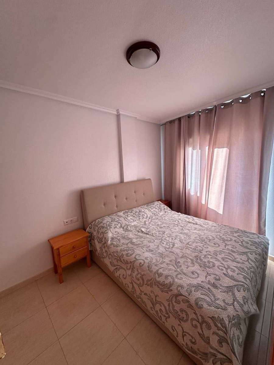 Apartamento de 2 habitaciones en Torrevieja en venta con piscina - 126.000 € (Ref: 10005056)