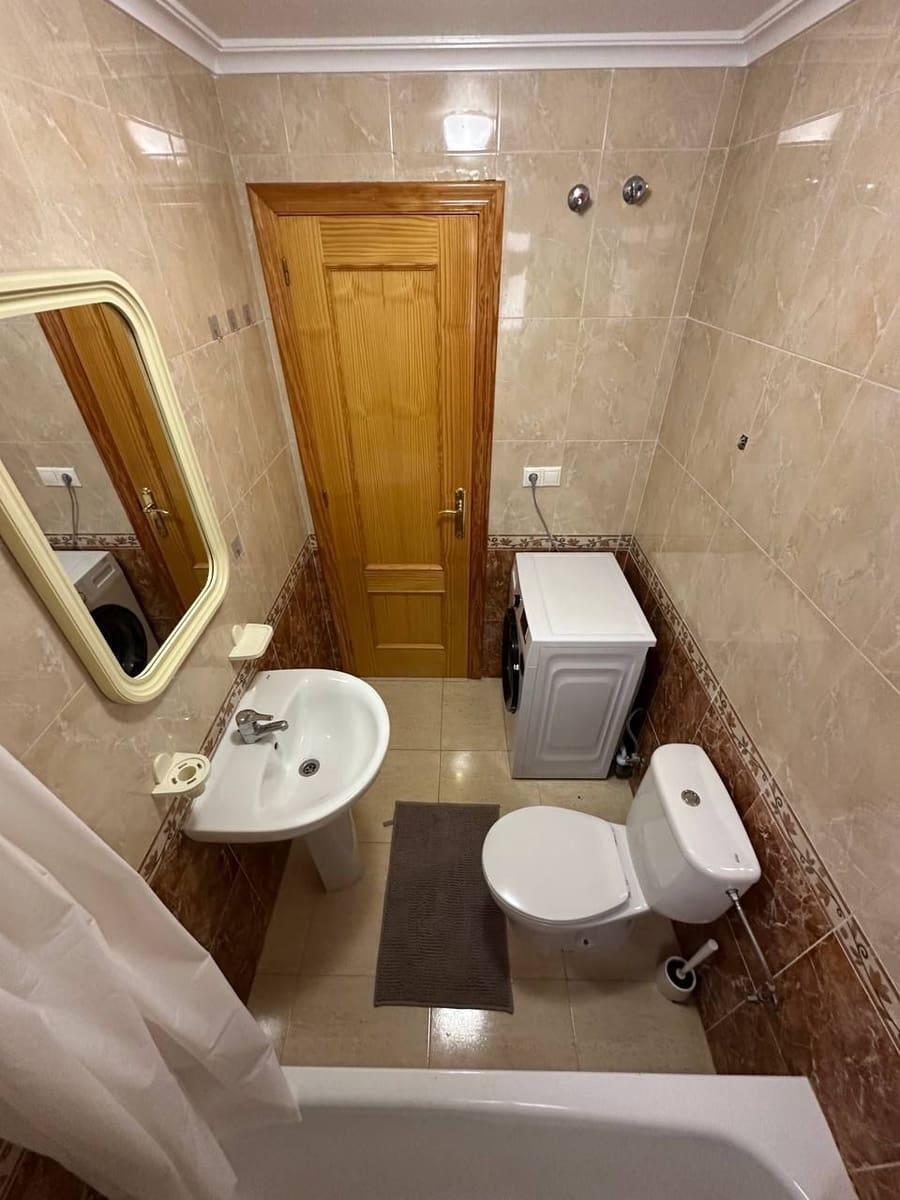 Apartamento de 2 habitaciones en Torrevieja en venta con piscina - 126.000 € (Ref: 10005056)