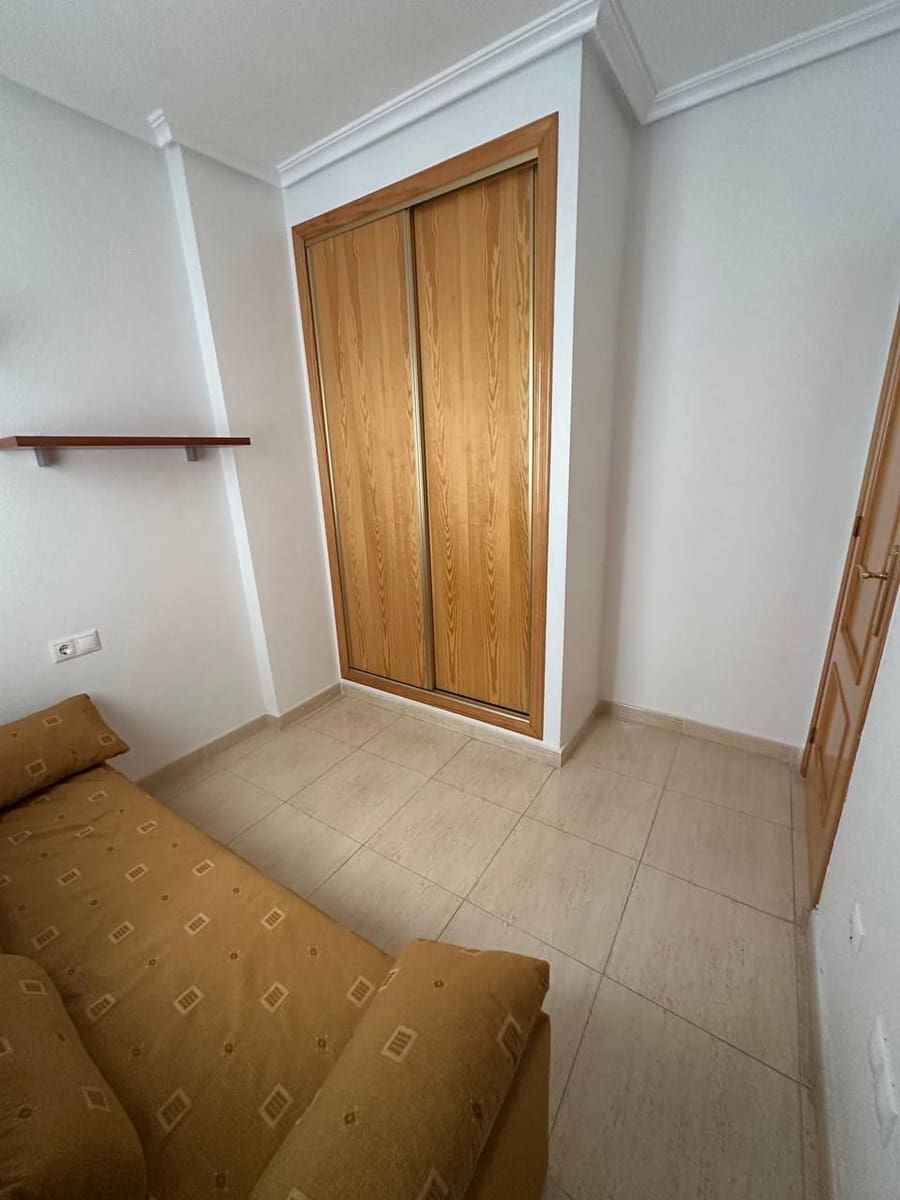 Apartamento de 2 habitaciones en Torrevieja en venta con piscina - 126.000 € (Ref: 10005056)