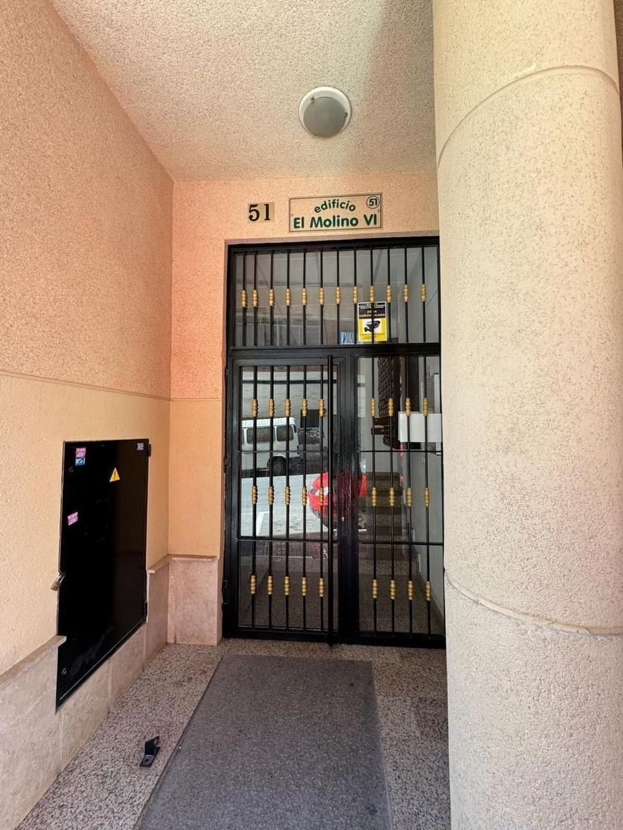 Apartamento de 2 habitaciones en Torrevieja en venta con piscina - 126.000 € (Ref: 10005056)