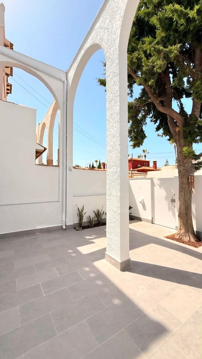 Pareado de 3 habitaciones en Torrevieja en venta con piscina - 259.000 € (Ref: 10005057)