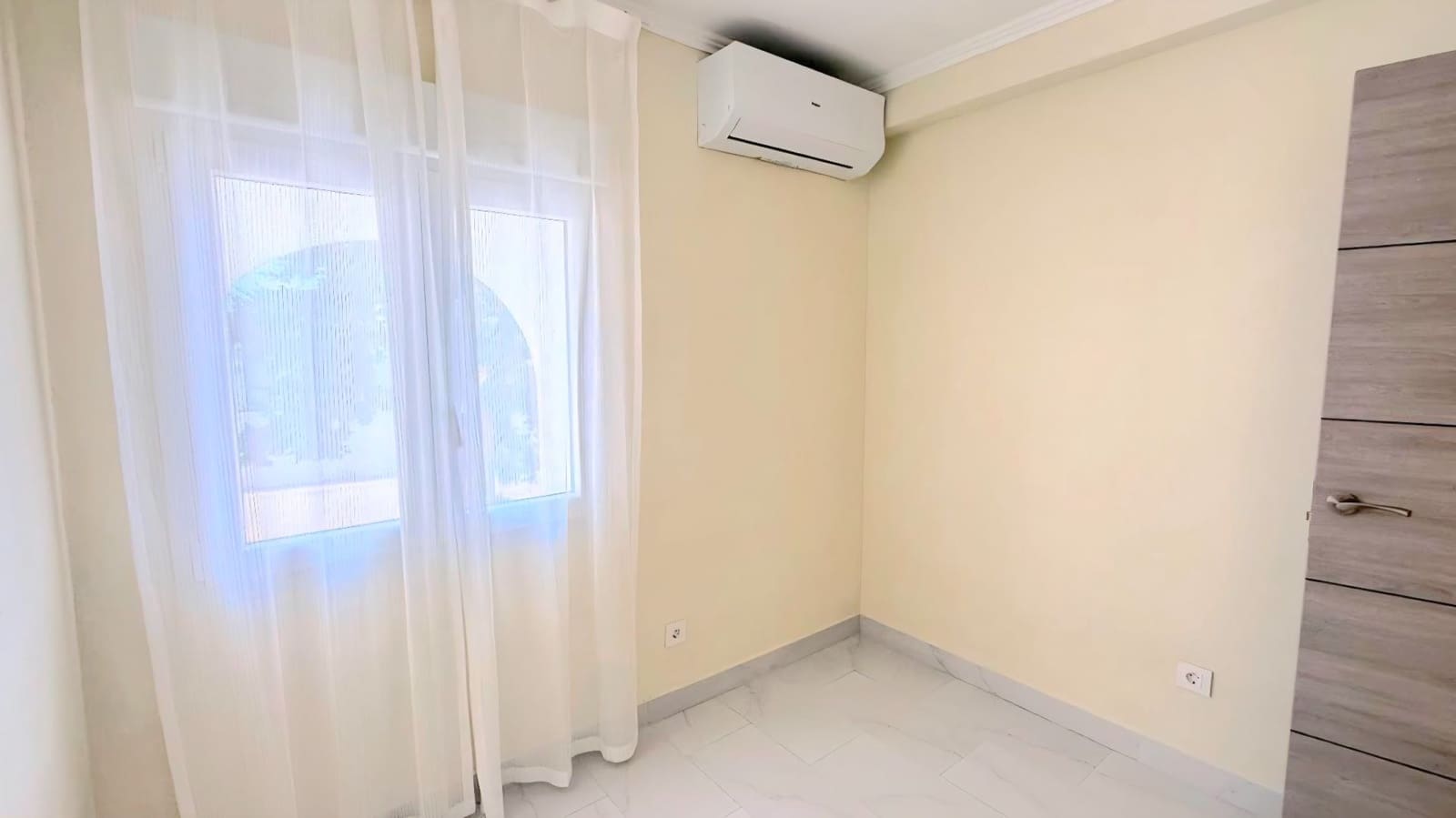 Pareado de 3 habitaciones en Torrevieja en venta con piscina - 259.000 € (Ref: 10005057)