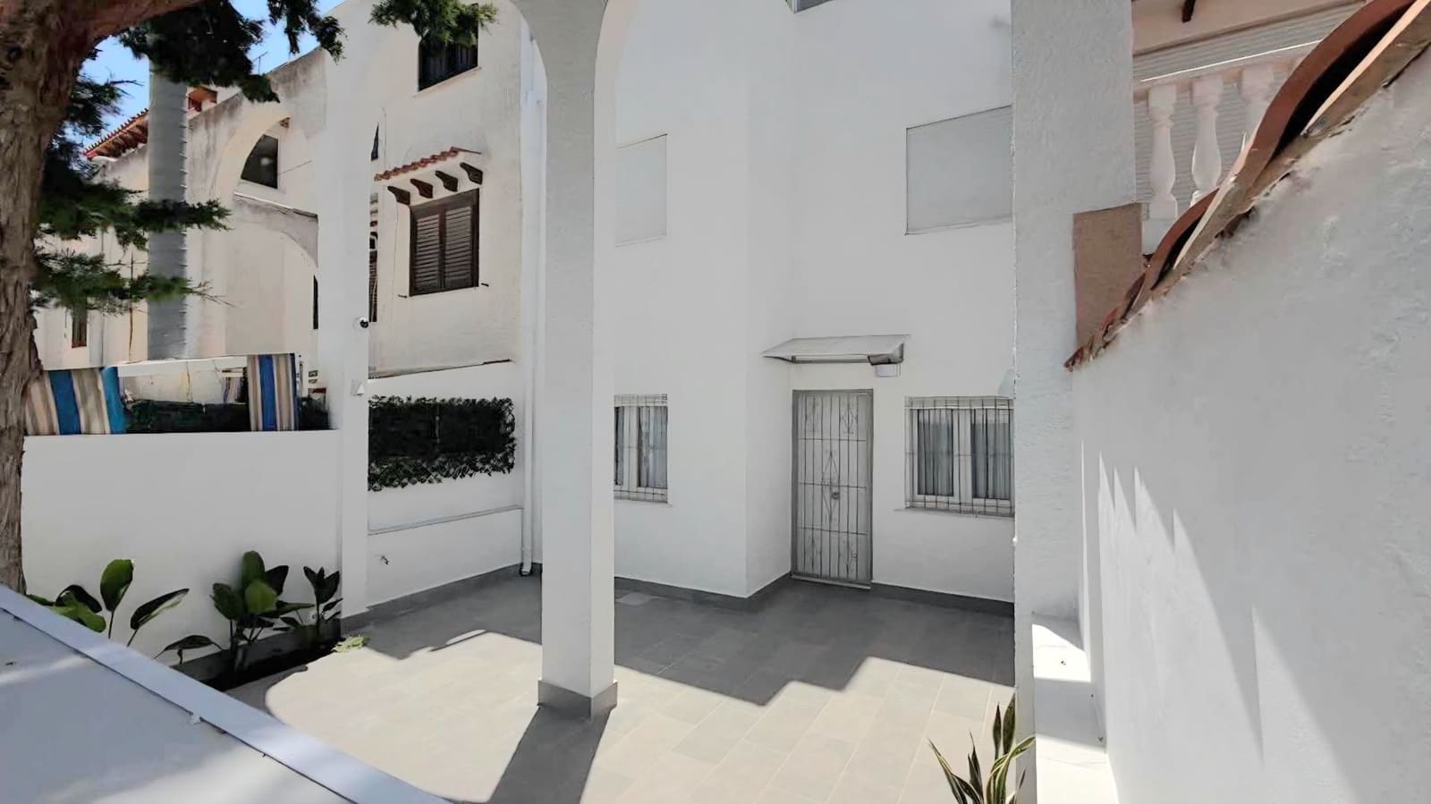 Pareado de 3 habitaciones en Torrevieja en venta con piscina - 259.000 € (Ref: 10005057)