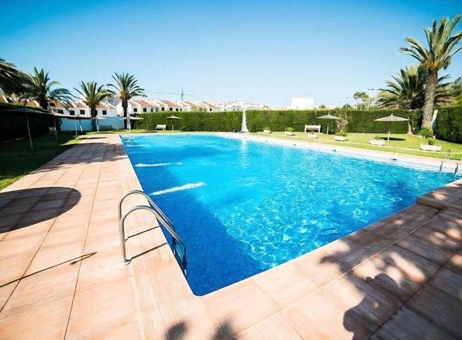 Pareado de 3 habitaciones en Torrevieja en venta con piscina - 259.000 € (Ref: 10005057)