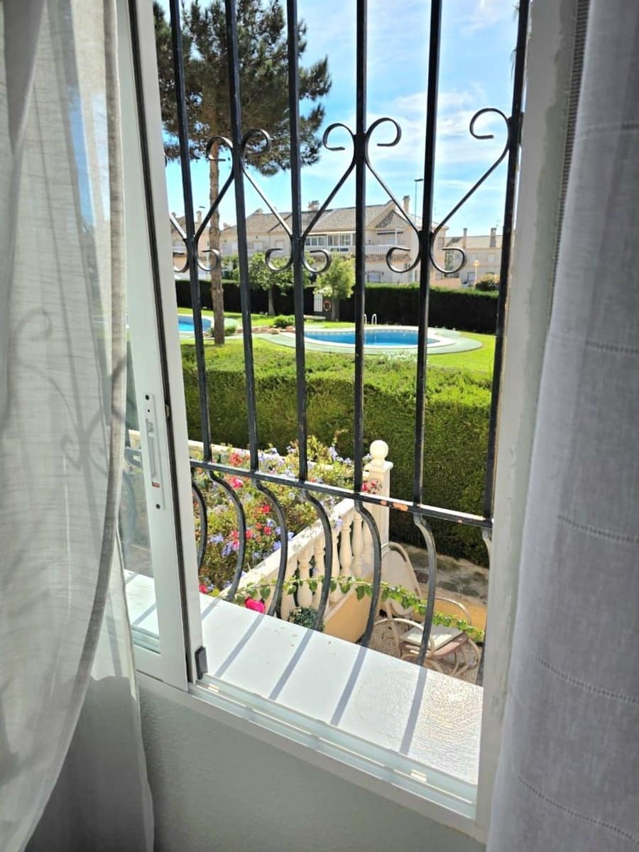 2 Zimmer Bungalow zu verkaufen in Torrevieja mit Pool - 179.000 € (Ref: 10005062)