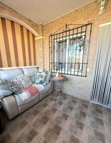 Bungalow de 2 habitaciones en Aguas Nuevas, Torrevieja en venta con piscina - 179.000 € (Ref: 10005062)