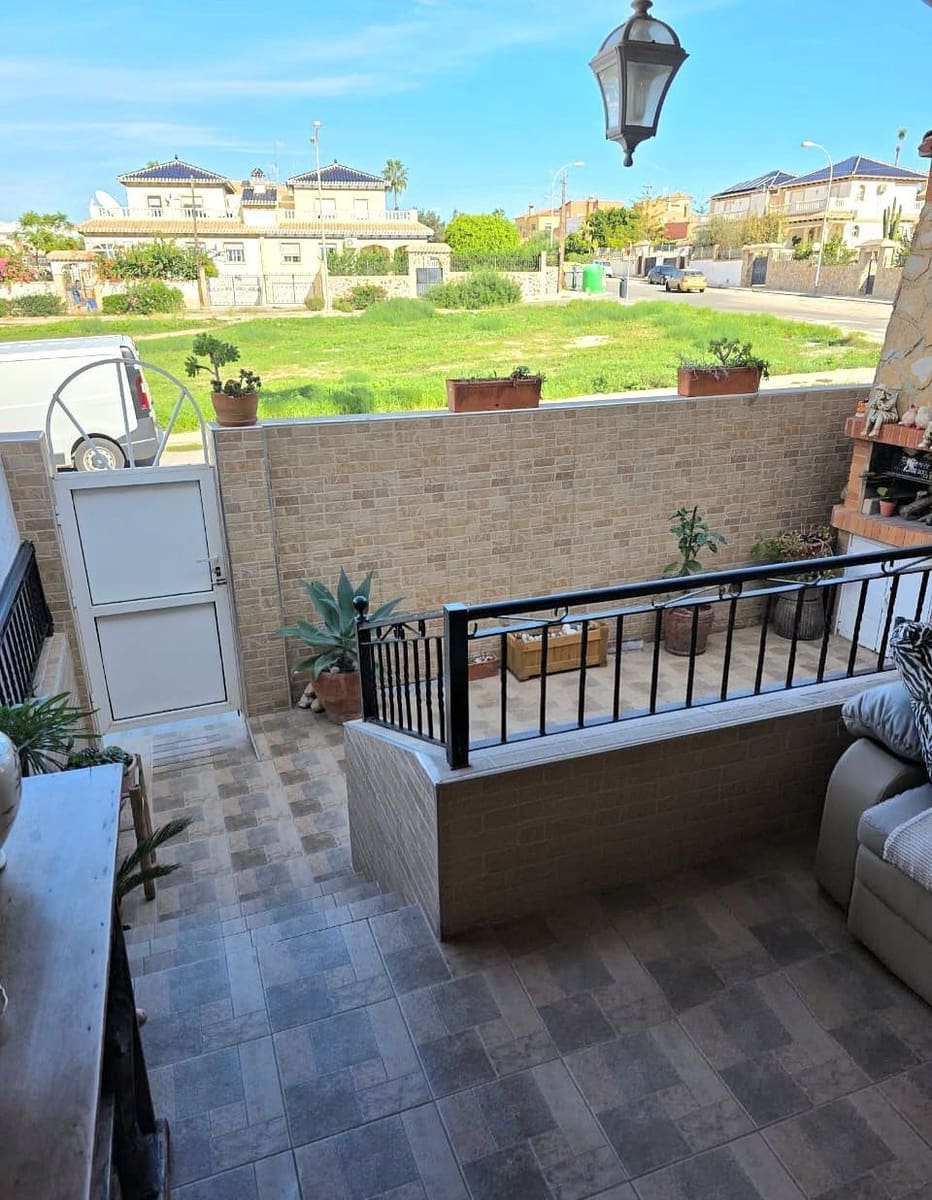 2 Zimmer Bungalow zu verkaufen in Torrevieja mit Pool - 179.000 € (Ref: 10005062)