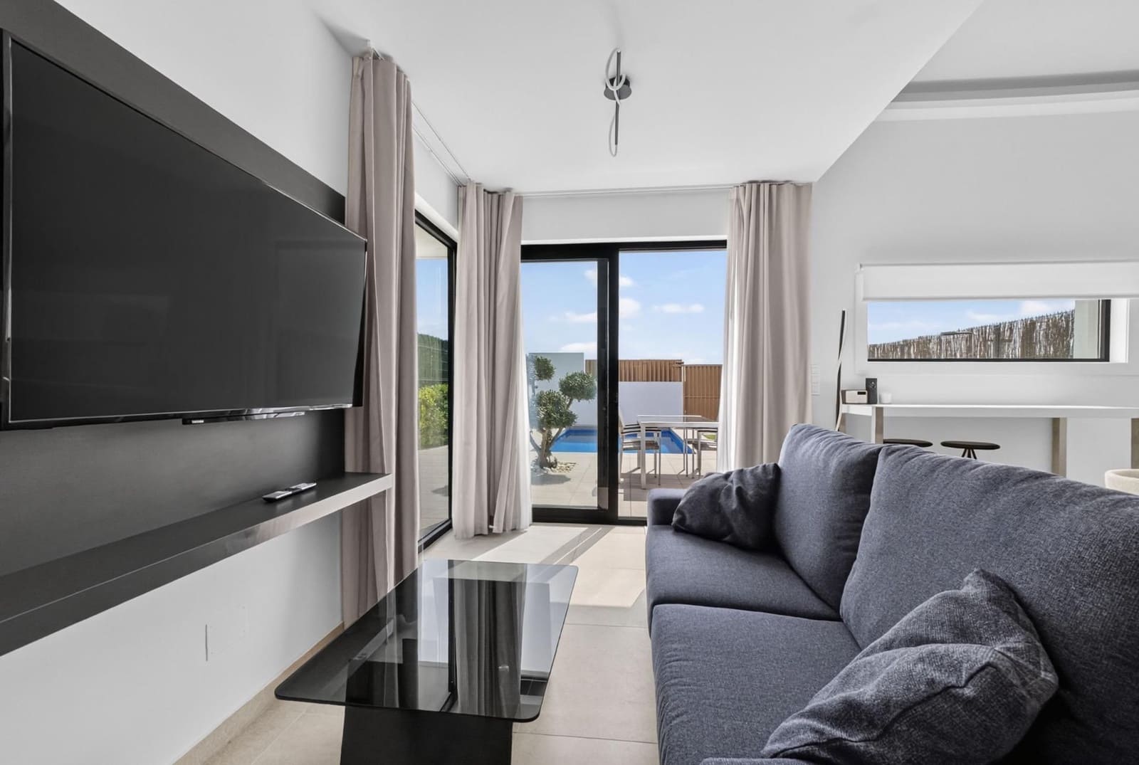 Chalet de 3 habitaciones en Guardamar del Segura en venta con piscina garaje - 445.000 € (Ref: 10005063)