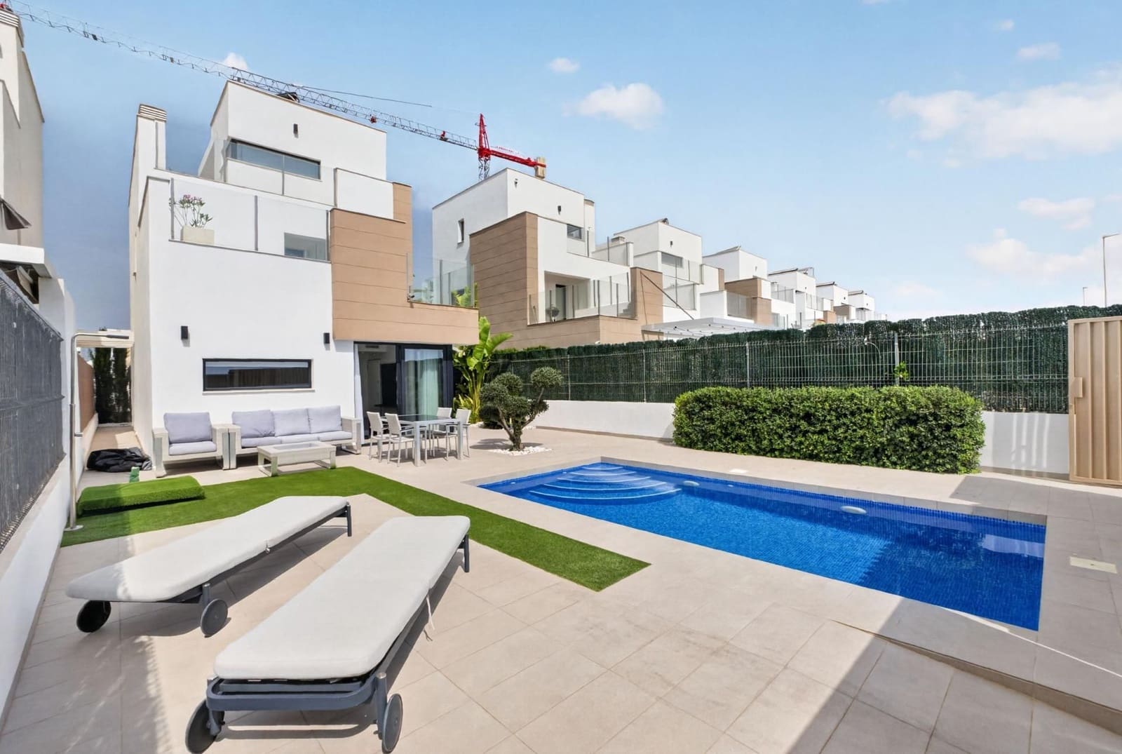 Chalet de 3 habitaciones en Guardamar del Segura en venta con piscina garaje - 445.000 € (Ref: 10005063)