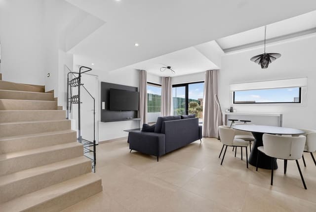 Chalet de 3 habitaciones en El Raso, Guardamar del Segura en venta con piscina garaje - 445.000 € (Ref: 10005063)