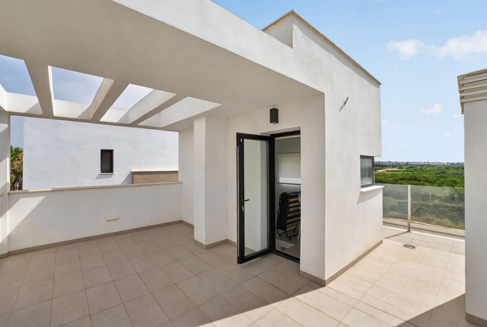 Chalet de 3 habitaciones en Guardamar del Segura en venta con piscina garaje - 445.000 € (Ref: 10005063)