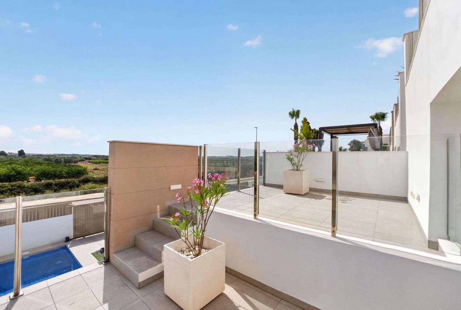 Chalet de 3 habitaciones en Guardamar del Segura en venta con piscina garaje - 445.000 € (Ref: 10005063)