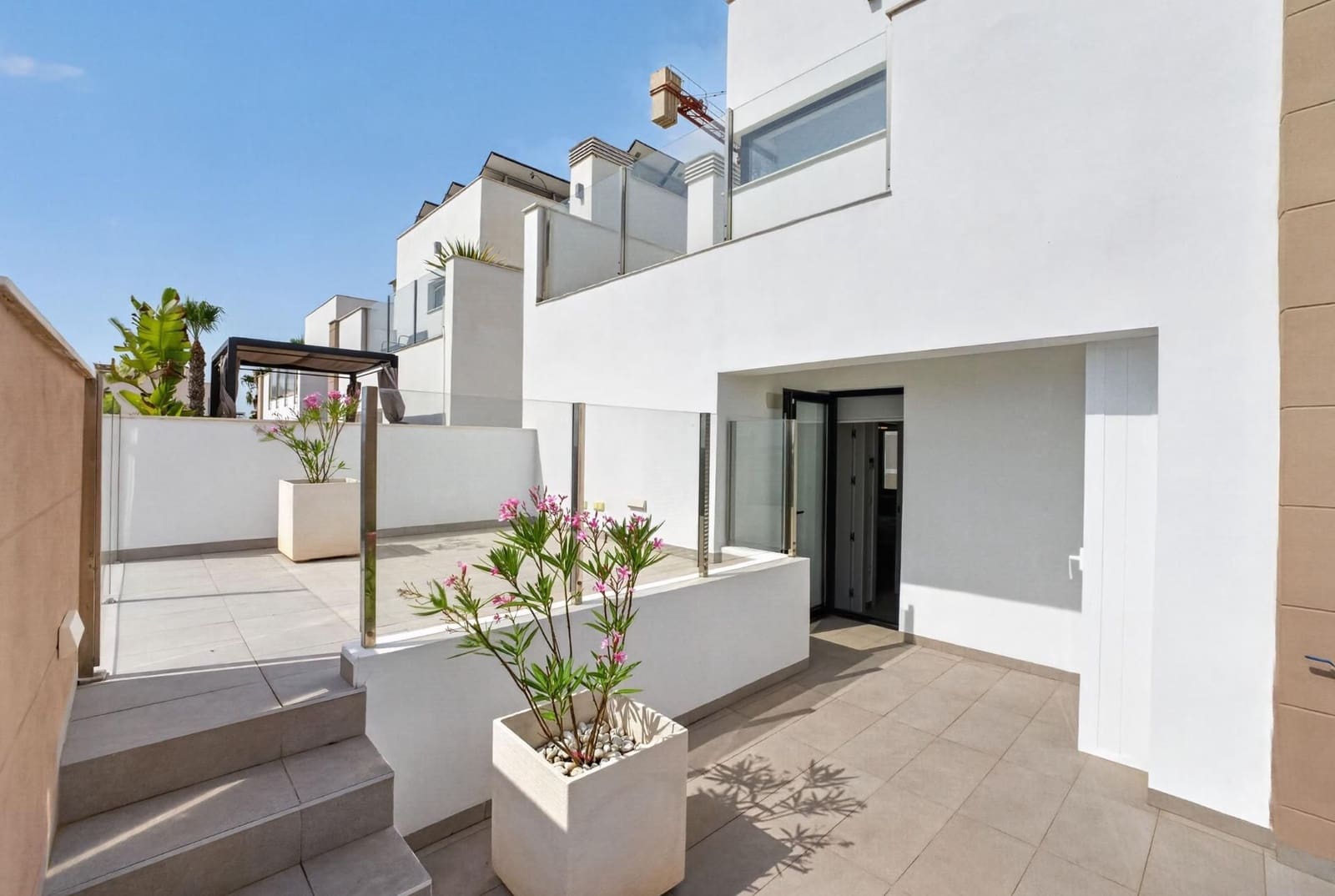 Chalet de 3 habitaciones en Guardamar del Segura en venta con piscina garaje - 445.000 € (Ref: 10005063)