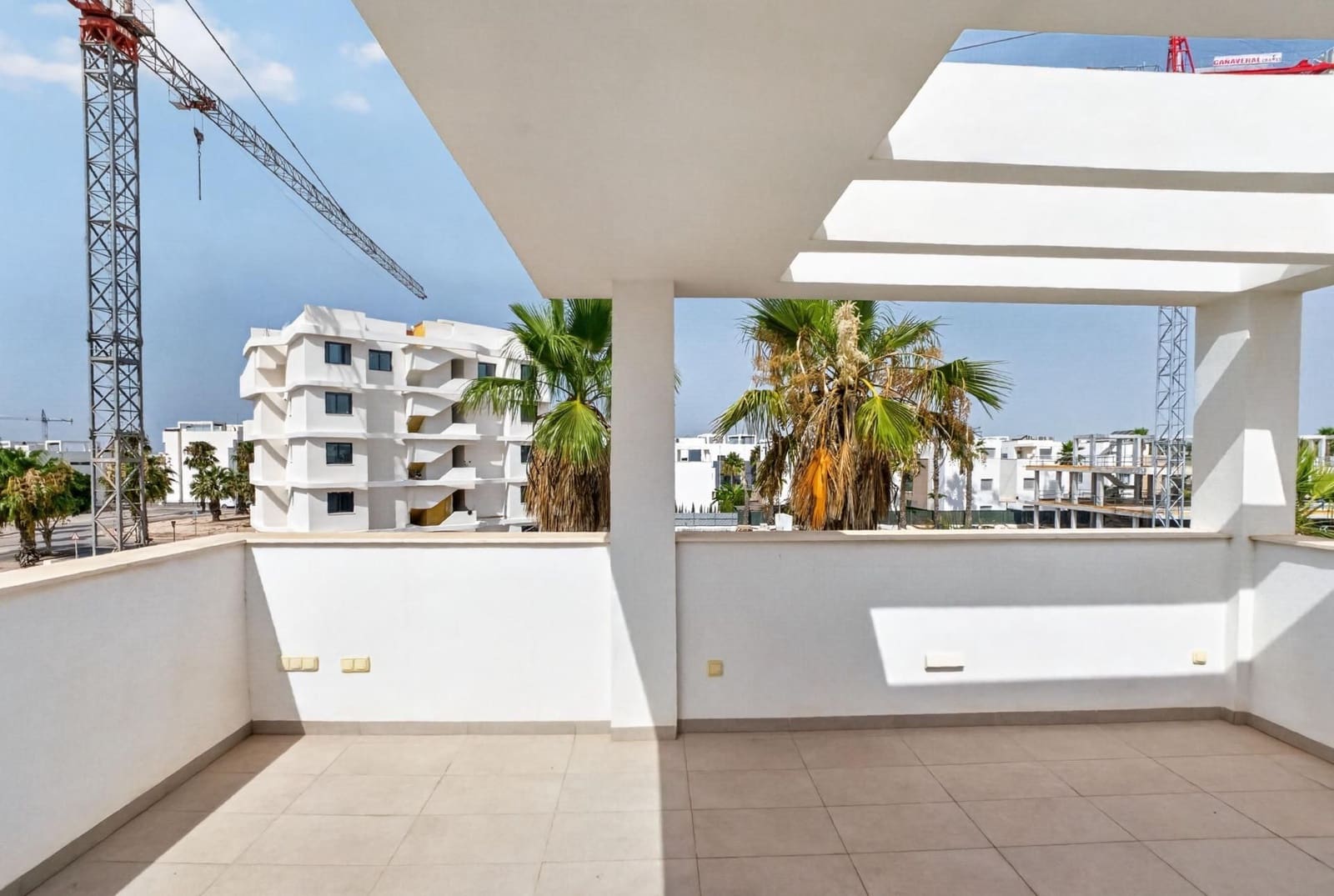Chalet de 3 habitaciones en Guardamar del Segura en venta con piscina garaje - 445.000 € (Ref: 10005063)