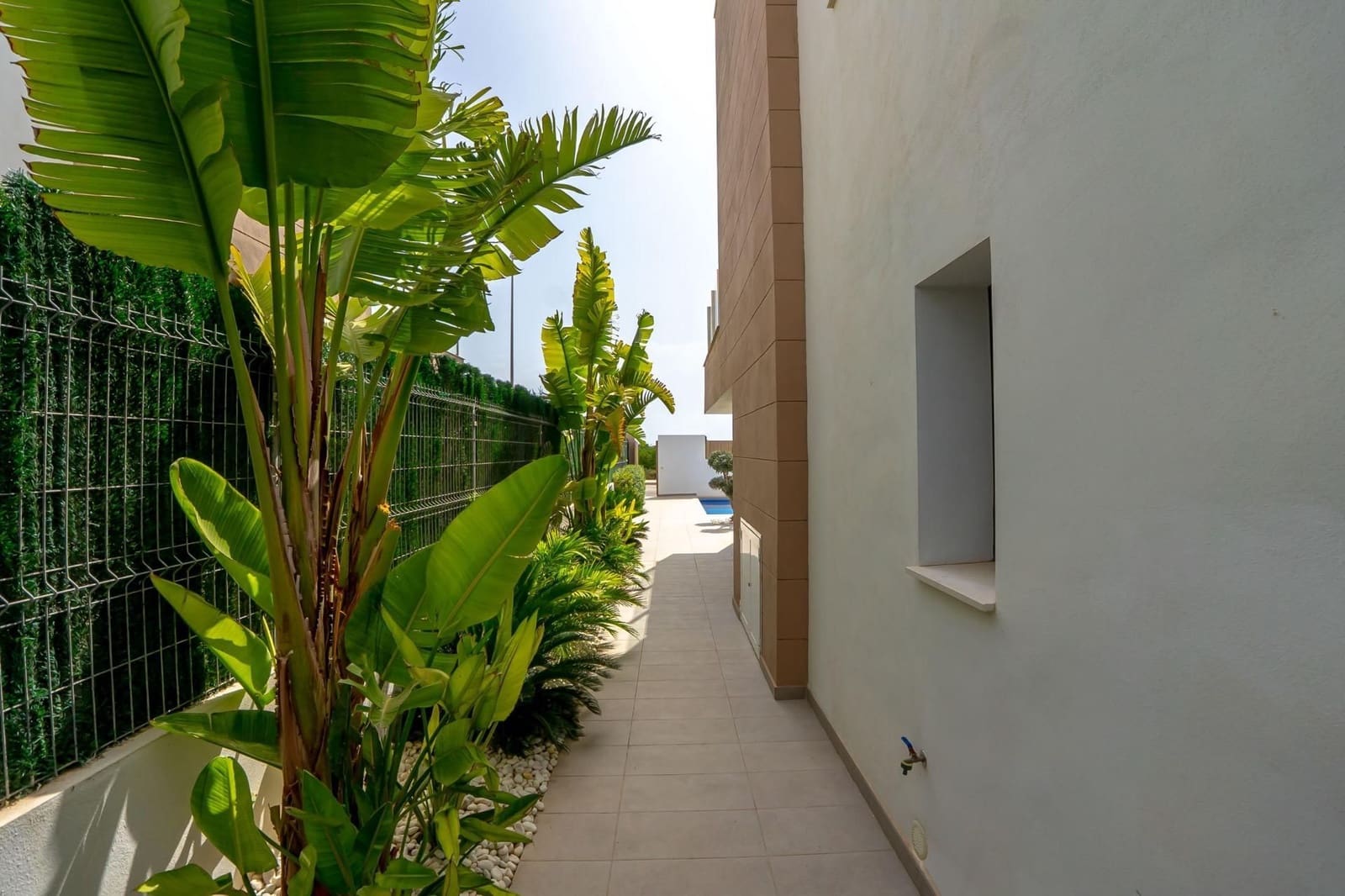 Chalet de 3 habitaciones en Guardamar del Segura en venta con piscina garaje - 445.000 € (Ref: 10005063)