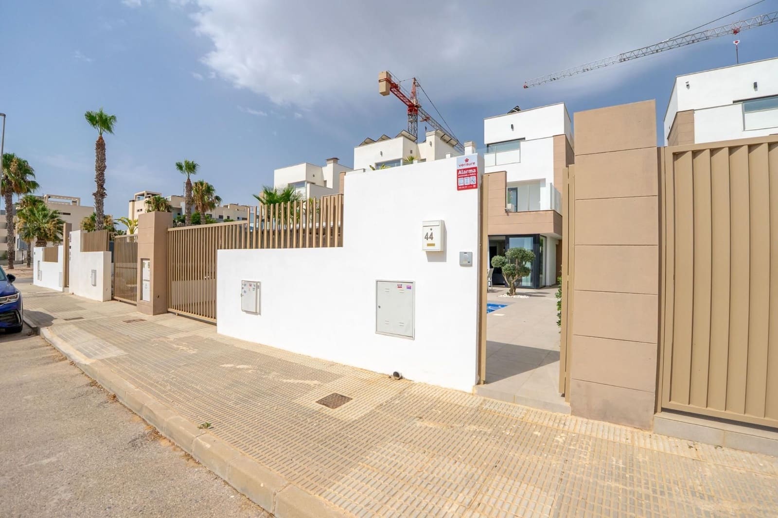 Chalet de 3 habitaciones en Guardamar del Segura en venta con piscina garaje - 445.000 € (Ref: 10005063)