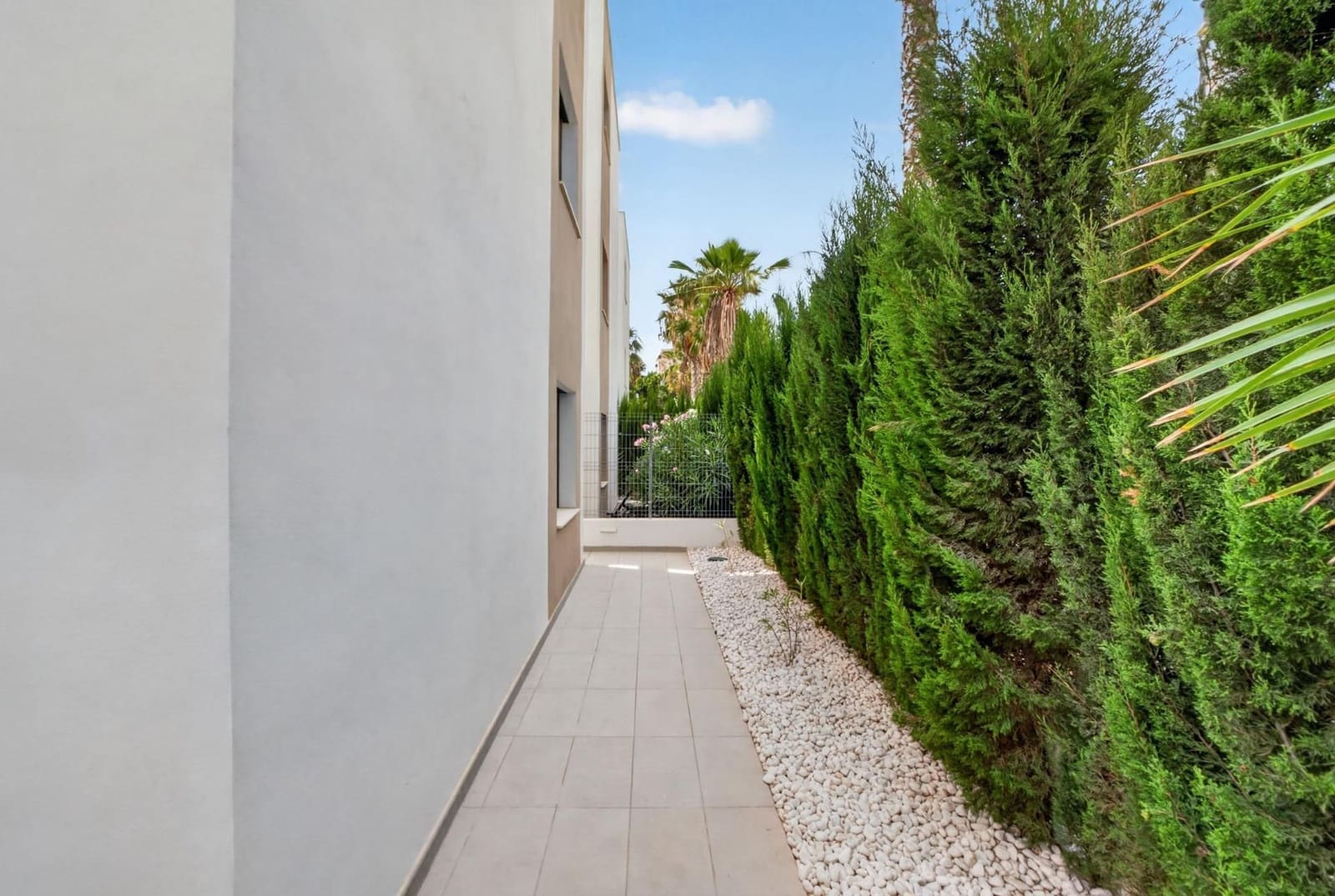 Chalet de 3 habitaciones en Guardamar del Segura en venta con piscina garaje - 445.000 € (Ref: 10005063)