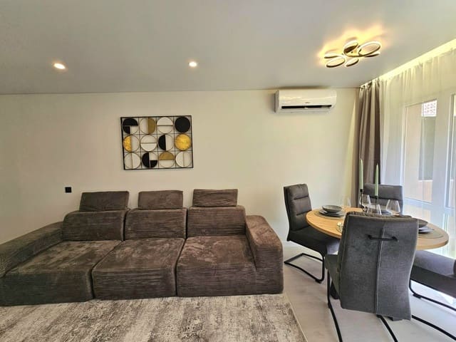 3 soveværelse Semi-Rækkehus til salg i Los Europeos, Torrevieja - € 334.900 (Ref: 10005067)