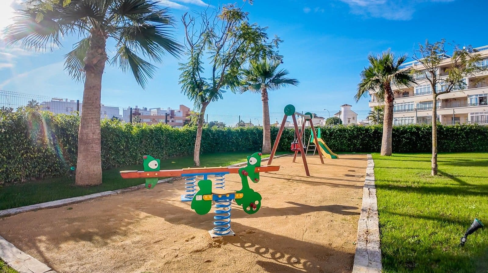 2 quarto Apartamento para venda em Torrevieja com garagem - 350 000 € (Ref: 10005070)
