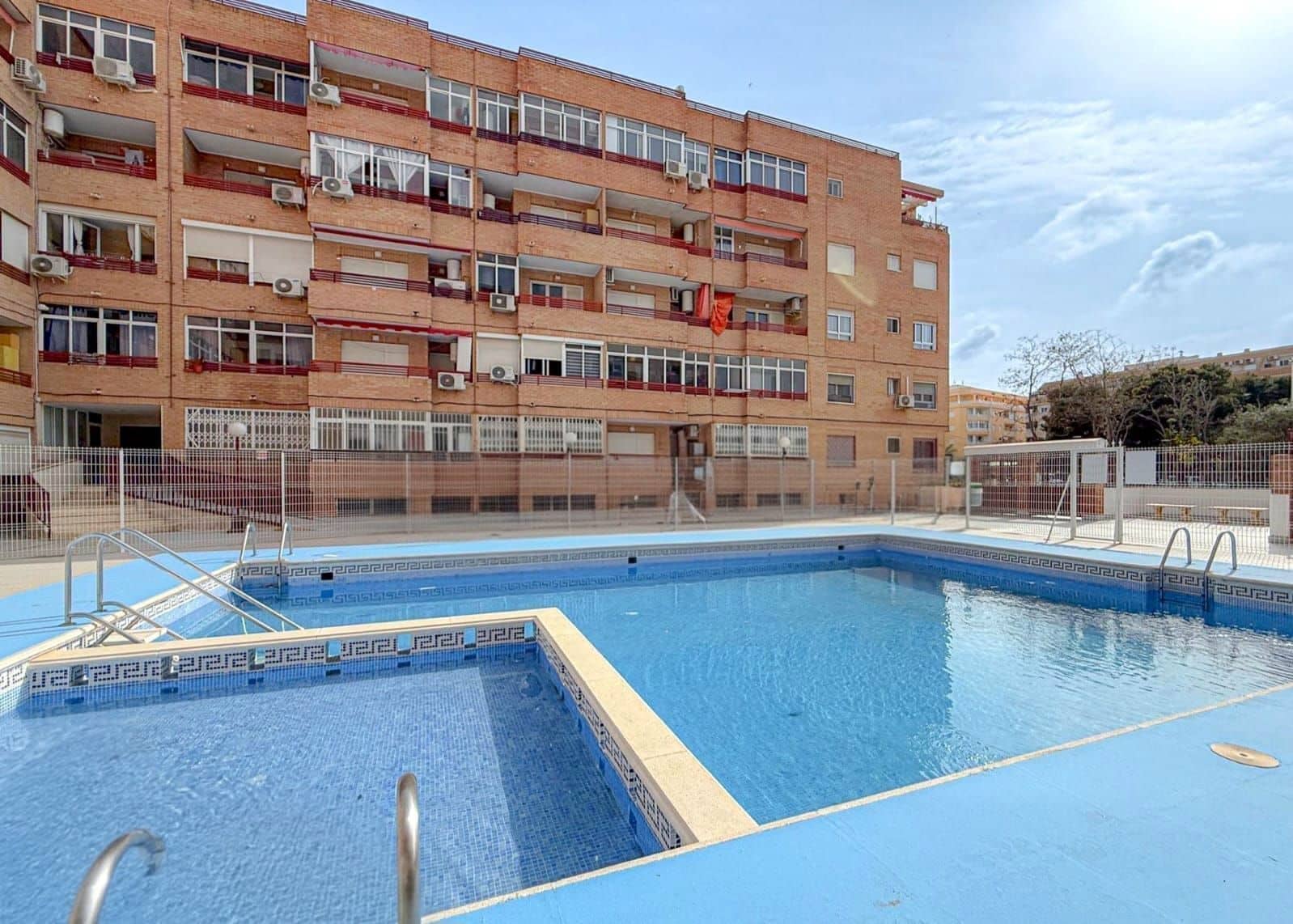 1 sovrum Lägenhet till salu i Torrevieja med pool - 89 900 € (Ref: 10005074)