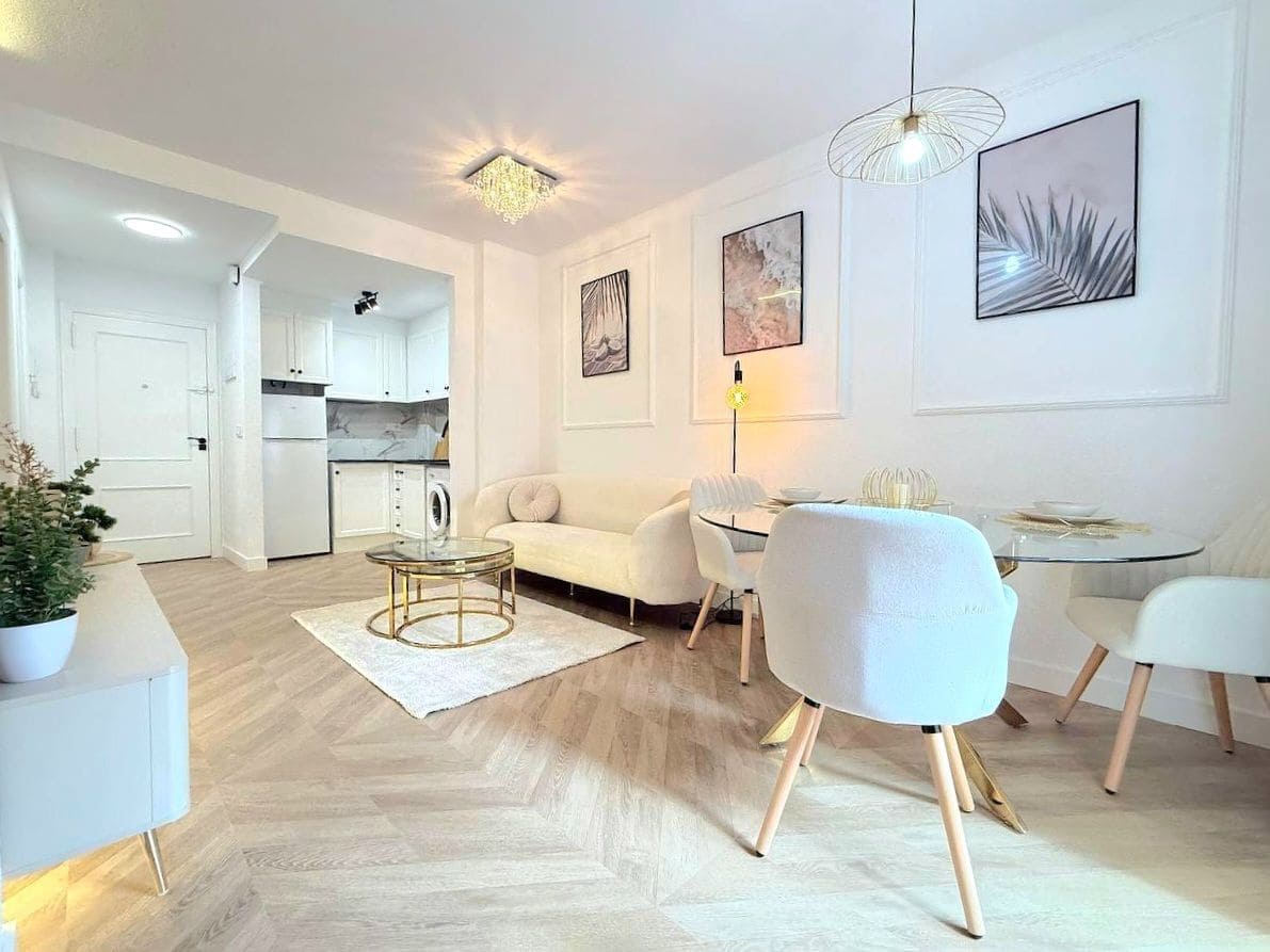 2 makuuhuone Huoneisto myytävänä paikassa Torrevieja mukana uima-altaan - 164 900 € (Ref: 10005078)