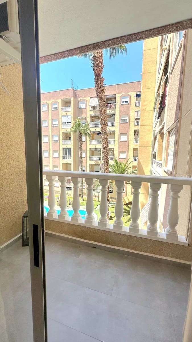 2 makuuhuone Huoneisto myytävänä paikassa Torrevieja mukana uima-altaan - 164 900 € (Ref: 10005078)
