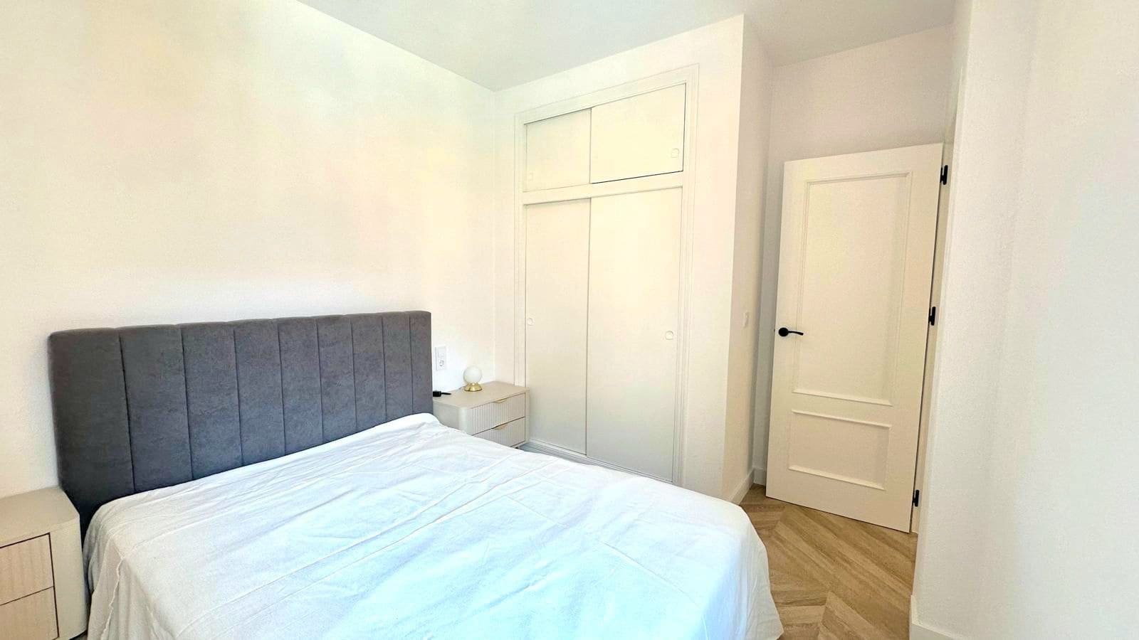 2 makuuhuone Huoneisto myytävänä paikassa Torrevieja mukana uima-altaan - 164 900 € (Ref: 10005078)