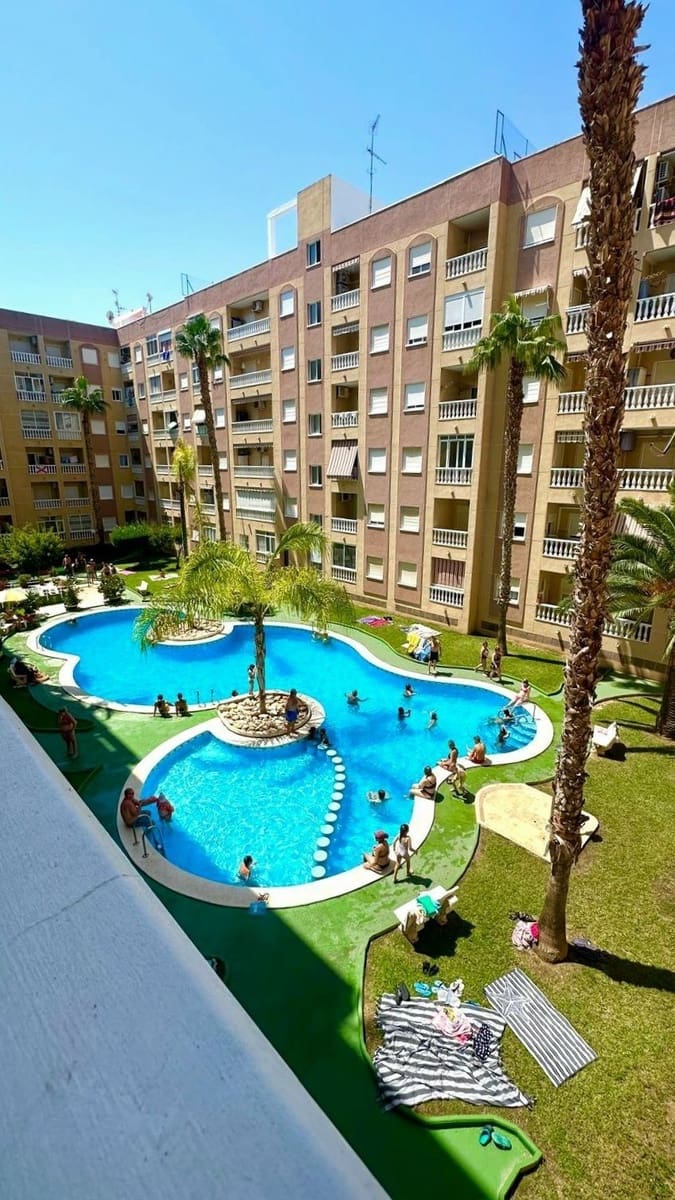 2 makuuhuone Huoneisto myytävänä paikassa Torrevieja mukana uima-altaan - 164 900 € (Ref: 10005078)