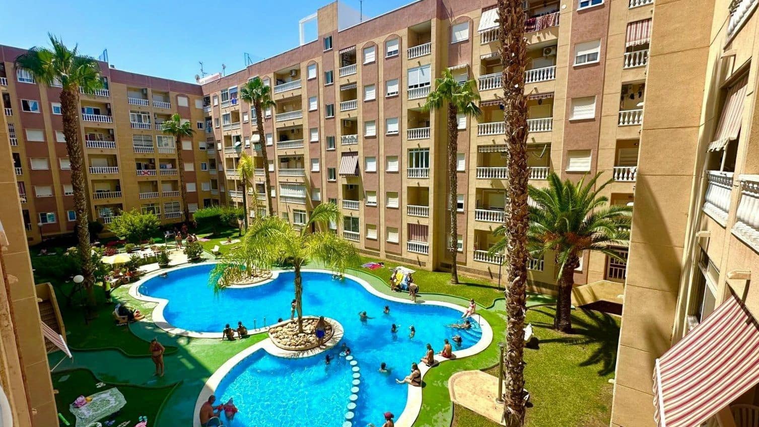 2 makuuhuone Huoneisto myytävänä paikassa Torrevieja mukana uima-altaan - 164 900 € (Ref: 10005078)