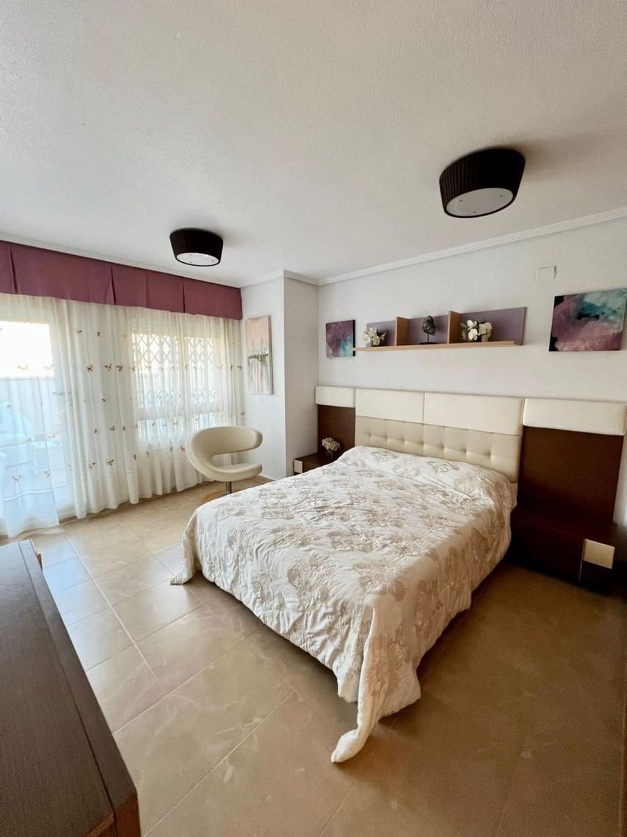 Ático de 4 habitaciones en Guardamar del Segura en venta con garaje - 299.000 € (Ref: 10005079)