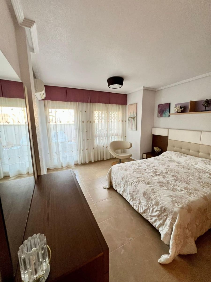 Ático de 4 habitaciones en Guardamar del Segura en venta con garaje - 299.000 € (Ref: 10005079)