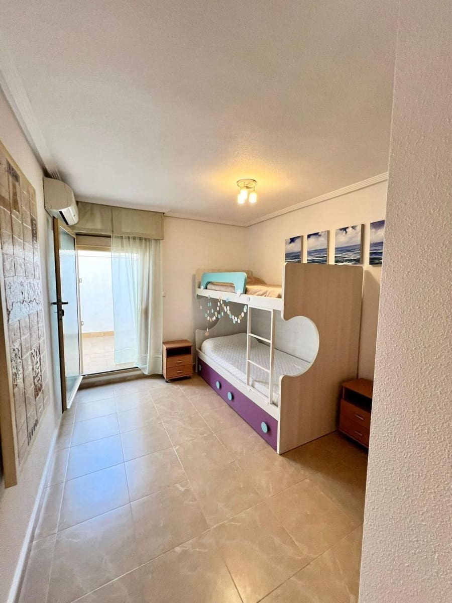 Ático de 4 habitaciones en Guardamar del Segura en venta con garaje - 299.000 € (Ref: 10005079)