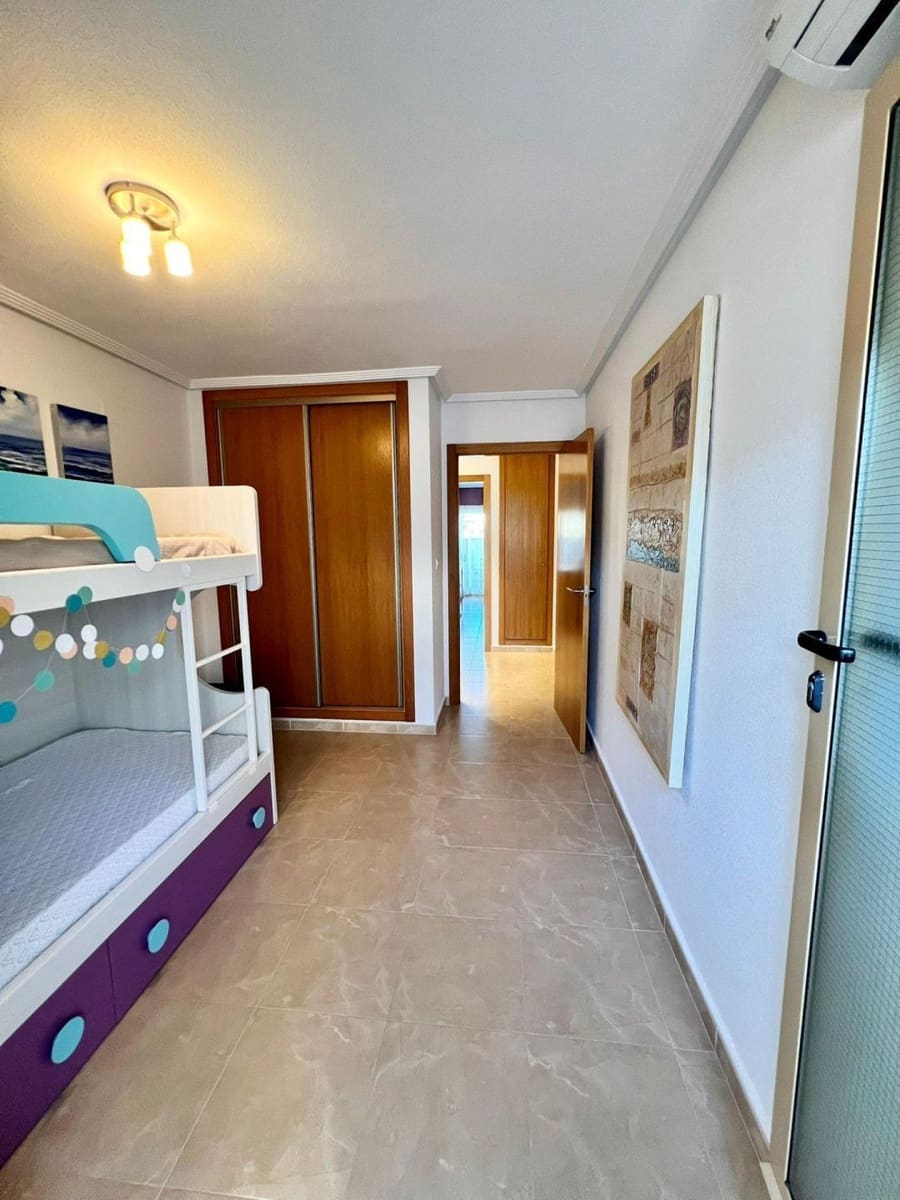 Ático de 4 habitaciones en Guardamar del Segura en venta con garaje - 299.000 € (Ref: 10005079)