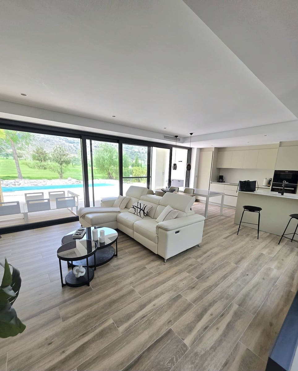 Chalet de 3 habitaciones en Monforte del Cid en venta con piscina garaje - 795.000 € (Ref: 10005080)